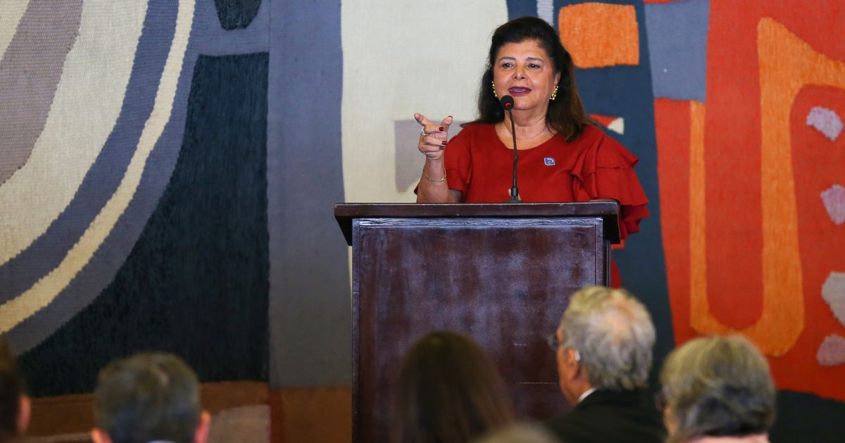 Em evento com Galípolo, Luiza Trajano critica política de juros do BC