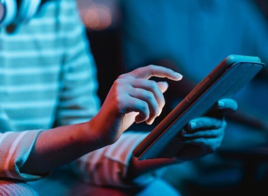 Alibaba anuncia nova geração de sua IA com “raciocínio híbrido” e código aberto