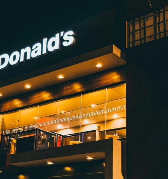 Candidatos a vagas no McDonald’s têm dados vazados após uso da senha 1234