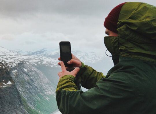 Montanhista é resgatado após pedir socorro por mensagem via satélite com iPhone