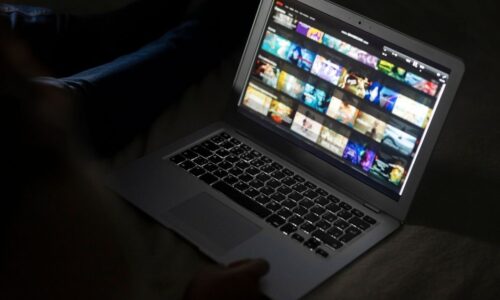 Netflix enfrenta mais uma ação no Brasil por reajustes e mudanças contratuais