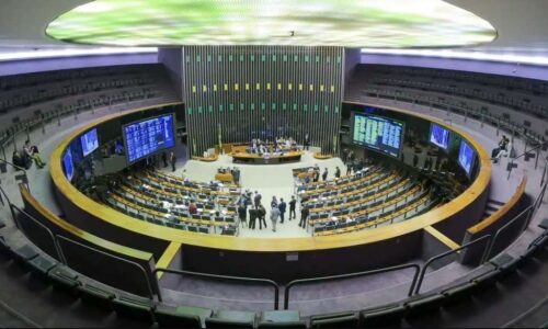 PEC que dá fim à escala 6×1 começa a tramitar na Câmara e vai à CCJ