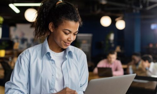 Empresas de TI ampliam contratações e têm mais de 100 vagas abertas; confira