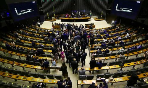 Projeto que isenta imposto para notebooks trazidos do exterior avança na Câmara