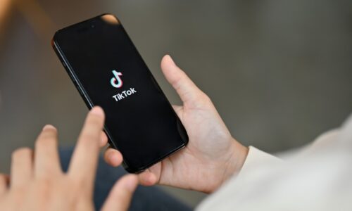 Dona do TikTok lança IA que gera vídeos realistas e não depende de comandos