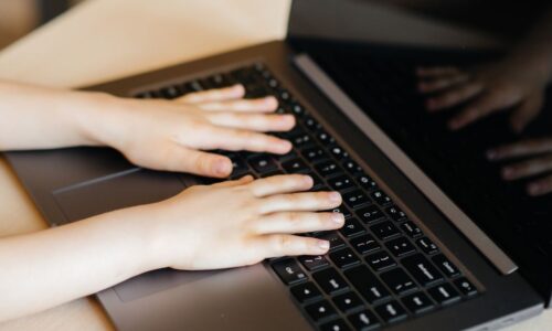 Autoridades de Los Angeles acionam Roblox por negligência na proteção de menores