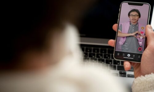 União Europeia acusa TikTok de estimular uso compulsivo e ameaça punições