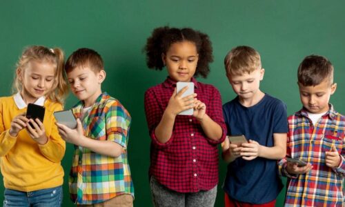 Áustria anuncia plano para banir redes sociais a menores de 14 anos