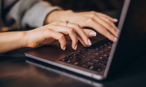 Wikipédia proíbe uso de IA para preservar qualidade do conteúdo