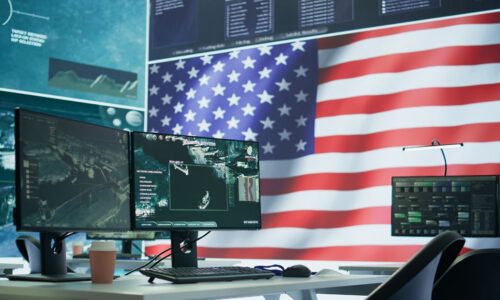 EUA mudam estratégia de cibersegurança com foco em IA e ataques preventivos