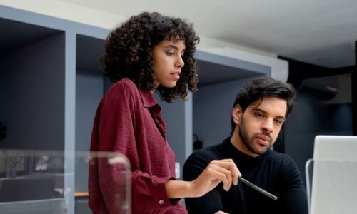 IA redefine competências exigidas de profissionais brasileiros já em 2026