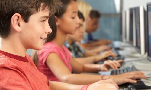 ENEC impulsiona inclusão digital e chega a 99 mil instituições de ensino