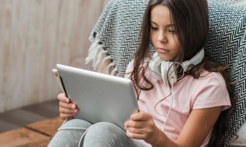 França vota em restrição a redes sociais para menores e divide opiniões