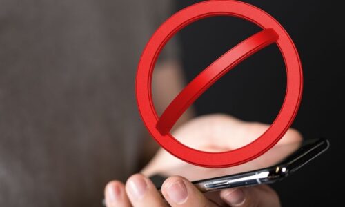 Apps que “desnudam” pessoas seguem ativos em plataformas da Apple e Google