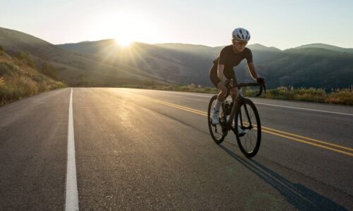 Empresa francesa cria traje de ciclismo ‘inteligente’ com airbag que não afeta desempenho