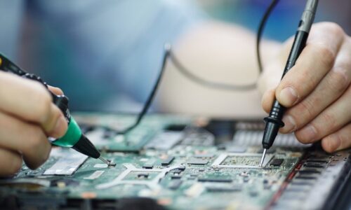 Escassez e inflação global elevam preços de eletrônicos e preocupam indústria