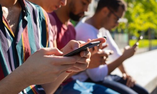 OpenAI estaria desenvolvendo smartphone com IA que substituiria apps