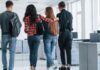 Crescimento profissional e saúde mental são prioridades para jovens na busca de emprego