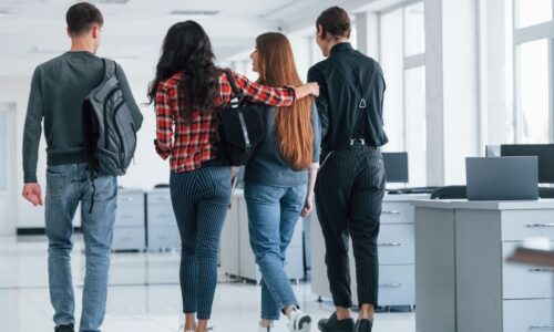 Crescimento profissional e saúde mental são prioridades para jovens na busca de emprego