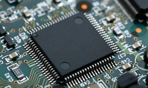 Tecnologia inspirada na física quântica avança com novo chip para IA
