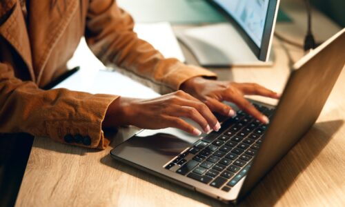 Atualização corrige falha no Claude Desktop que permitia execução automática de comandos