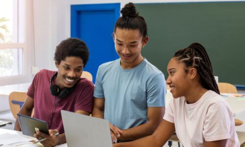 Quase 80% dos estudantes brasileiros já usam IA, aponta pesquisa