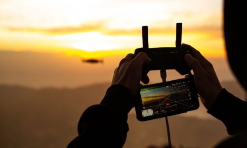Drones e satélites acompanham risco de novos deslizamentos no Nepal