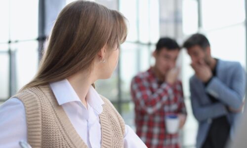 Bullying no trabalho: saiba direitos, sinais de alerta e canais de denúncia