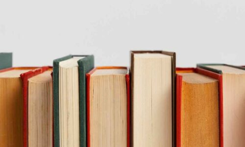 Livros feitos com IA se multiplicam na Amazon e pressionam renda de autores humanos