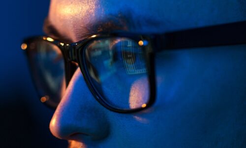 Nova patente da Meta inclui reconhecimento facial em óculos inteligentes