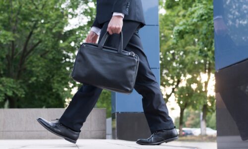 Além do salário: Por que os brasileiros estão ficando menos no emprego