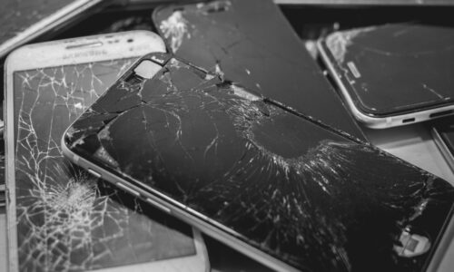 Celulares roubados recebiam novo IMEI e notas falsas para voltarem ao mercado