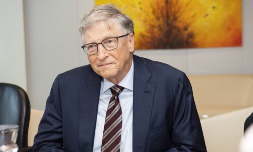 IA pode provocar eventos com um bilhão de mortes e precisa ser regulada, diz Bill Gates
