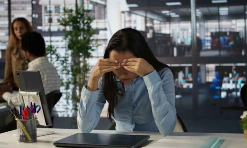 Mulheres são apenas 5,2% dos CEOs no Brasil e se qualificam mais para chegar lá