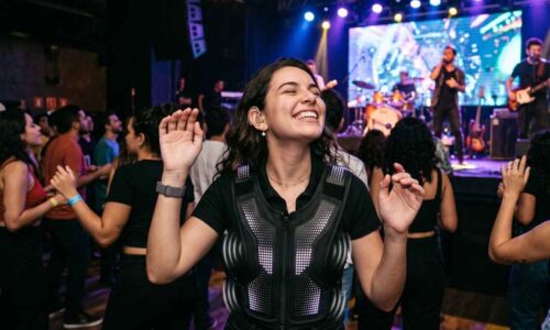 Tecnologia transforma música em vibrações para pessoas surdas