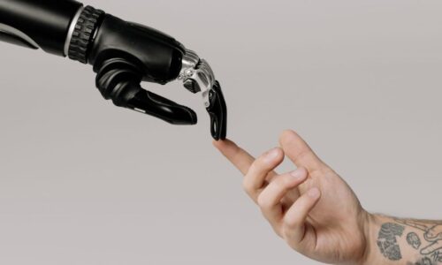 Humanos e inteligência artificial podem se fundir até 2045?