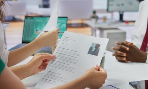 Uso de IA em currículos pode aumentar chances em processos seletivos