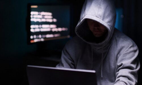 IA reduz custos de golpes digitais e acelera expansão do cibercrime