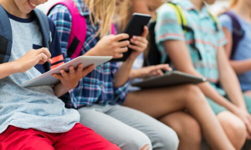 Governo cria órgão de proteção a menores no ambiente digital